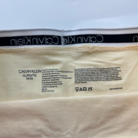 Calvin Klein Bralette and Panty Set N217-42 - Picture 3 of 4